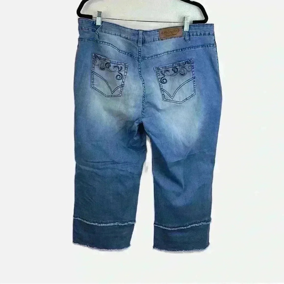 Suzanne Betro Women's Blue Jeans - Size 18 - Picture 2 of 8